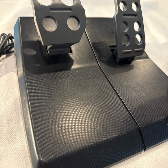 Logitech DriveFX Racing Wheel & Pedals XBOX 360 Axial Feedback - Picture 8 of 8